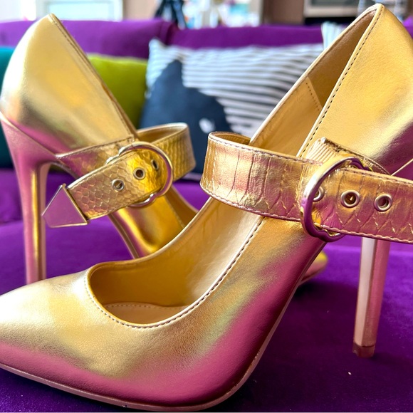 Britta Gold pumps. Size 8. Open box, only worn once. Shoedazzle - Picture 3 of 4